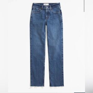 Abercrombie & Fitch Mid rise 90s straight jean 33 regular
Dark with raw hem